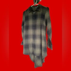 Lisa Rinna Collection long sleeve button, front shirt - Gray and black. Size XS